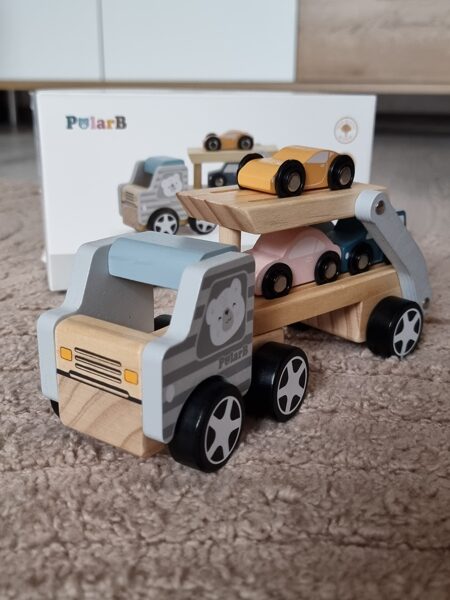 Koka velkonis ar 3 automašīnām - VIGA